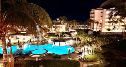 Las Mananitas Beach/Ocean View 3BD Condo in San José del Cabo w/pool-Jacuzzi-Gym