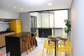 Dining - 800 meters from the beach. Complete comfort and privacy. (Nações Balneário Camboriú)