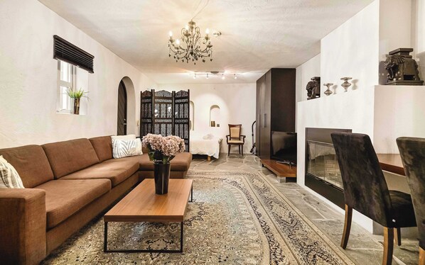 TV, fireplace, offices