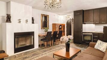 Télévision, cheminée, espaces bureaux