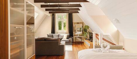 3 bedrooms, desk, iron/ironing board, WiFi