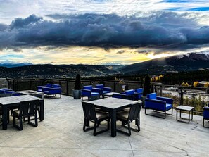 Outdoor dining - Grand Colorado ski-in/out 2 BD slopeside luxury resort at the base of Peak 8 (Breckenridge)
