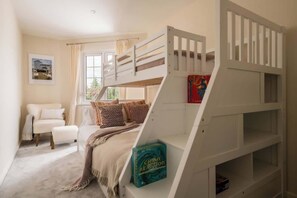 3 habitaciones, tabla de planchar con plancha, cuna de viaje y wifi