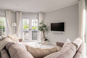 Télévision, chaîne hi-fi, espaces bureaux