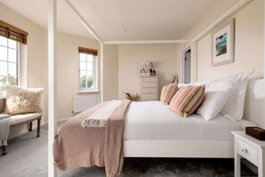 3 bedrooms, iron/ironing board, travel crib, WiFi