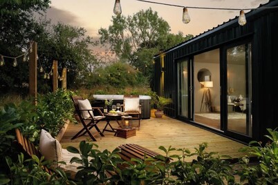 Rabbits Warren - Cotswolds Stay with Sauna and Hot Tub