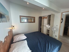 3 bedrooms, iron/ironing board, Internet