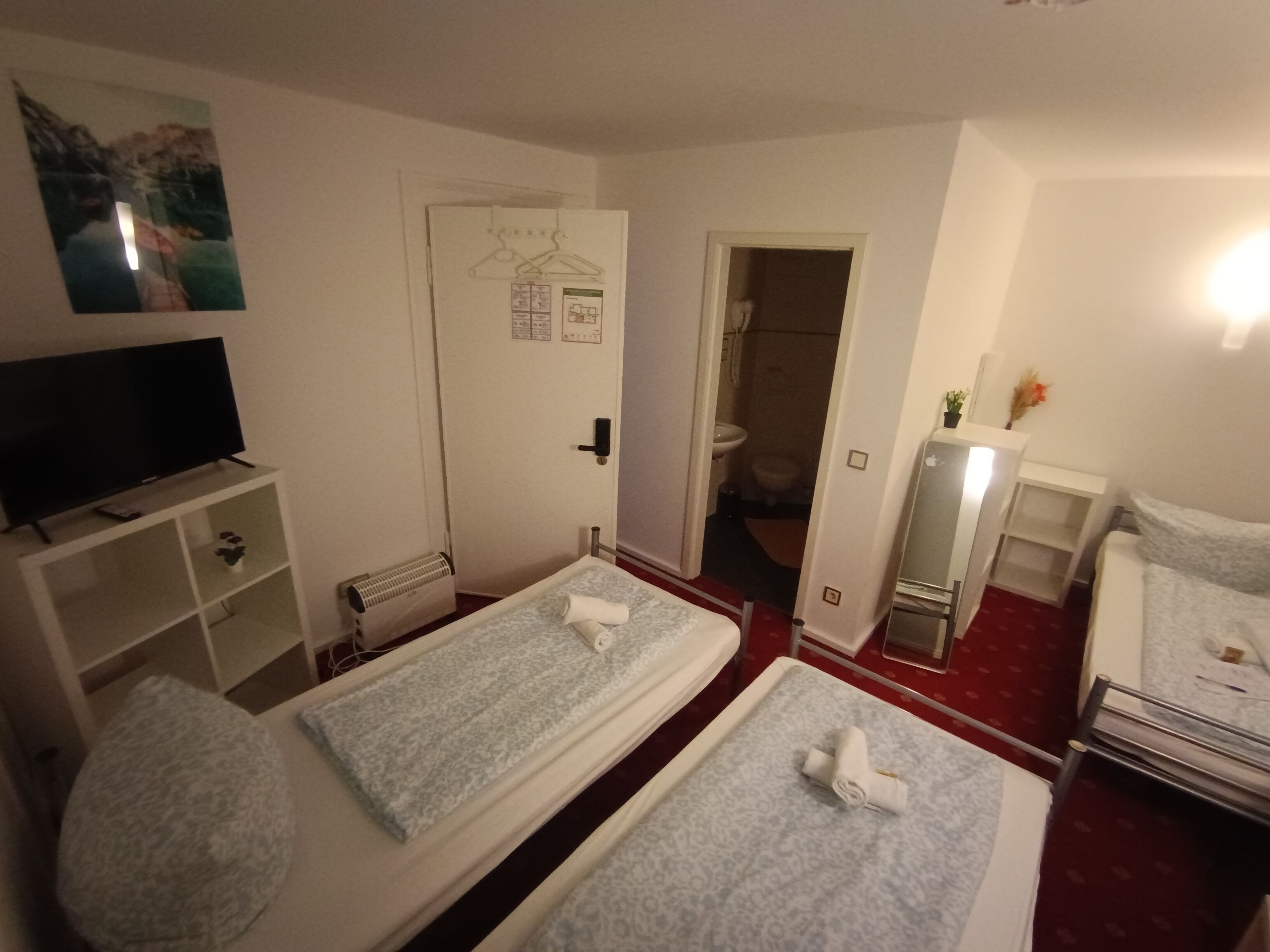 Basic Triple Room | Minibar, free WiFi, bed sheets