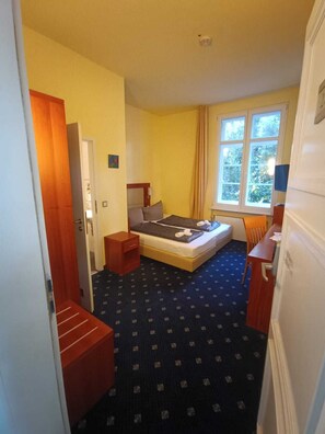 Minibar, wifi gratis y ropa de cama 