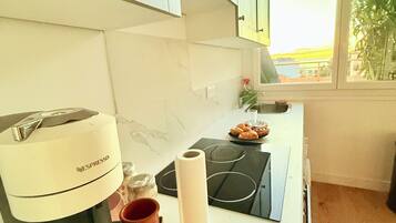 Micro-ondes, four, plaque de cuisson, lave-vaisselle