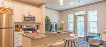 Boulevard Stays Comfy 1BR Haven Pool, Free Parking & Cozy Details