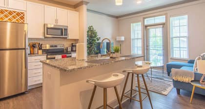 Boulevard Stays Comfy 1BR Haven Pool, Free Parking & Cozy Details