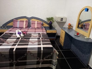 3 chambres, fer et planche à repasser, accès Internet, draps fournis