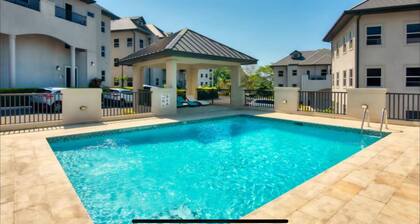 Enjoy and relax! Spacious 2/2, ocean views, gym,& pool, in lovely Montego Bay!
