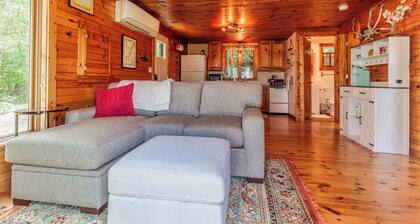 Secluded Waterfront Cottage w/Kayaks + Fire Pit