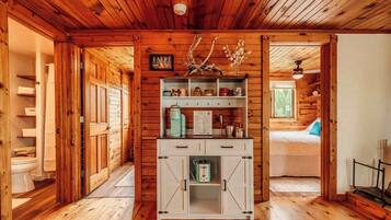 1 bedroom, desk, WiFi, bed sheets