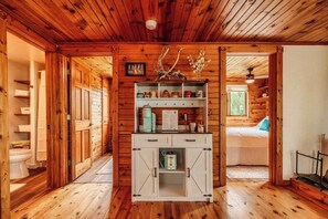 1 makuuhuone, työpöytä, Wi-Fi, vuodevaatteet