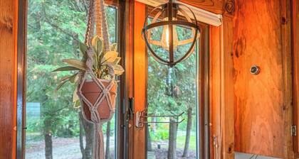 Secluded Waterfront Cottage with Kayaks and Fire Pit