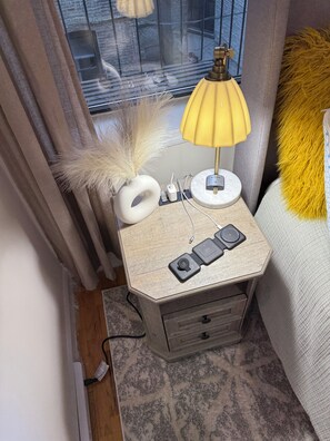 1 bedroom, WiFi, bed sheets - Charming and Spacious 1-bed Apartment in Manhattan with Elevator and King Sofa (New York)