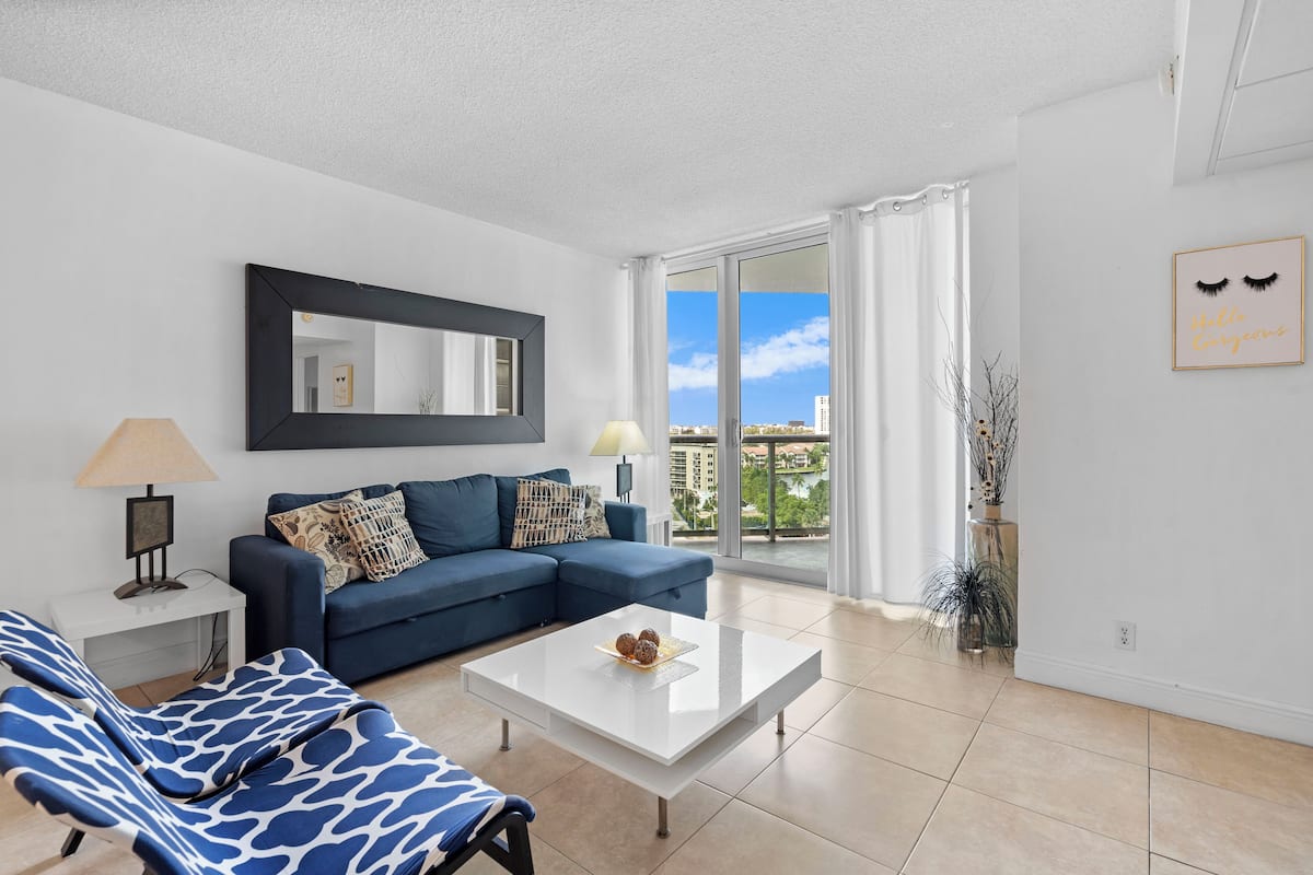 Appartement Panoramique, 1 chambre, balcon, vue canal | Coin séjour