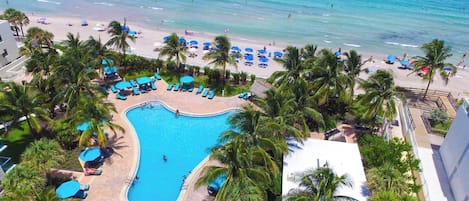 2 outdoor pools