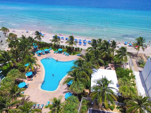 2 outdoor pools
