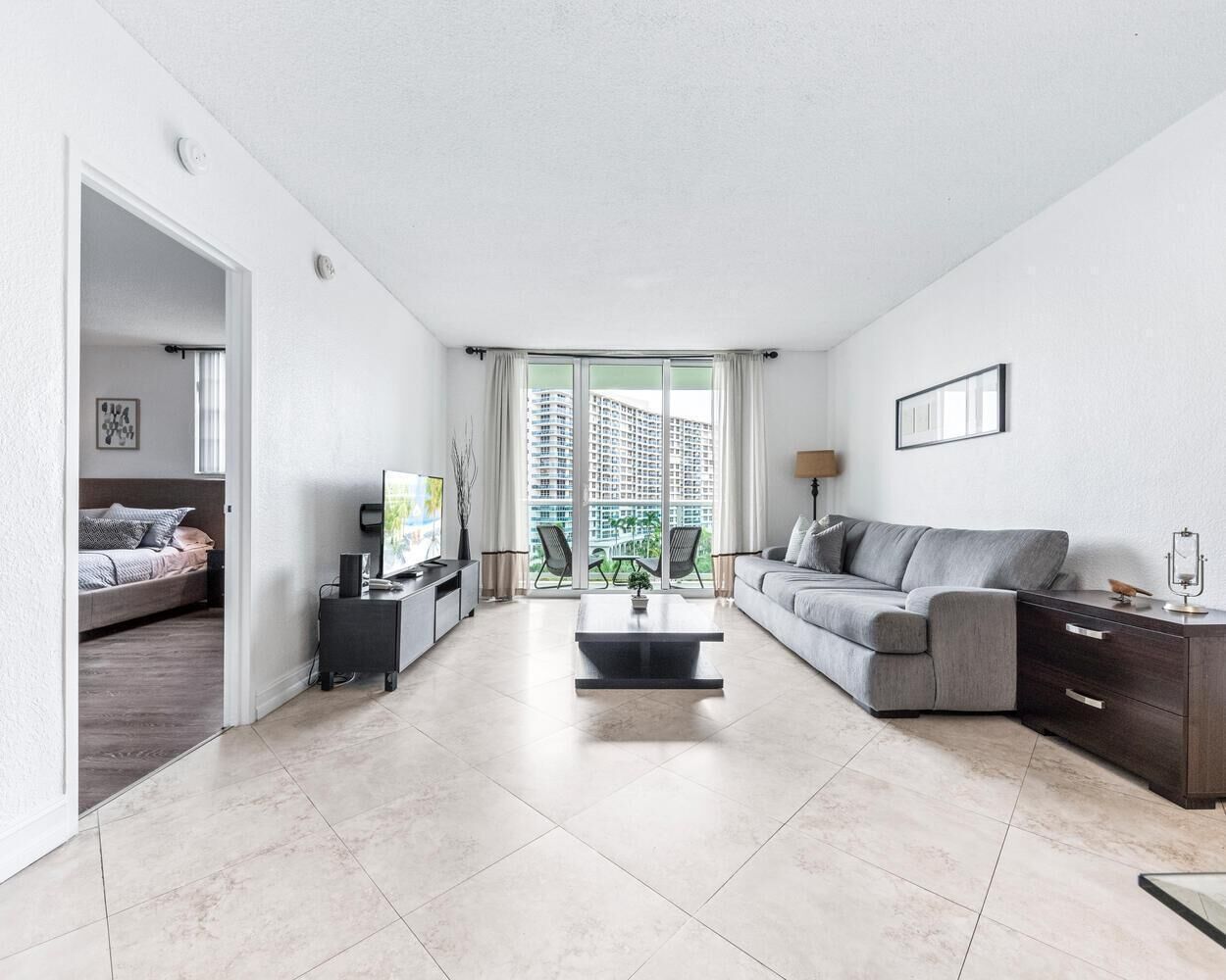 Deluxe-huoneisto, 2 makuuhuonetta, parveke, näköala kanavalle | Oleskelualue