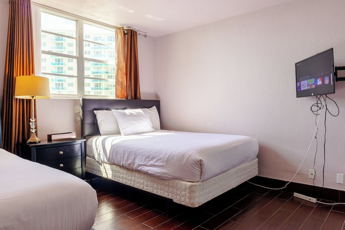 Classic Apartment, 1 Bedroom, Balcony, Canal View | Iron/ironing board, free WiFi