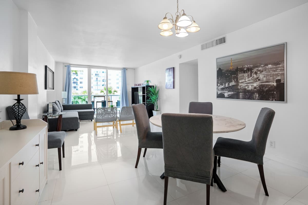 Apartamento standard, 1 quarto, sacada, vista para o oceano | Ferros/tábuas de passar roupa, Wi-Fi de cortesia