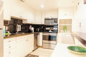 Apartamento standard, 1 quarto, sacada, vista para o oceano | Cozinha privada