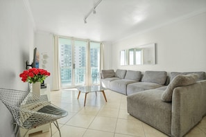 Appartement Exclusif, 1 chambre, balcon, vue océan | Coin séjour