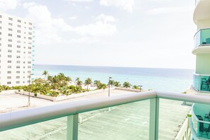 Standard-huoneisto, 1 makuuhuone, parveke, valtamerinäköala | Näkymä parvekkeelta