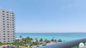 Apartamento estándar, 1 habitación, balcón, vistas al mar | Vistas del balcón
