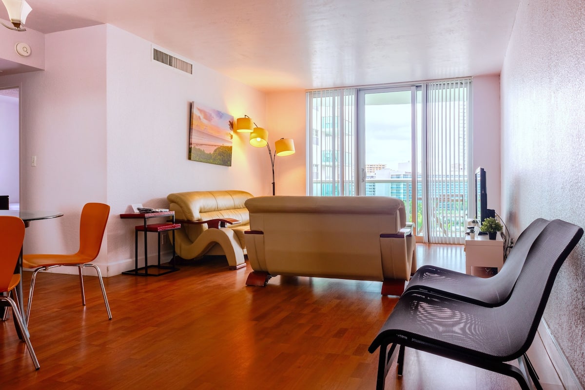 Panoramic Apartment, 2 Bedrooms, Balcony, Canal View | Living area