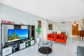 Standard Apartment, 1 Bedroom, Balcony, Ocean View | Living area