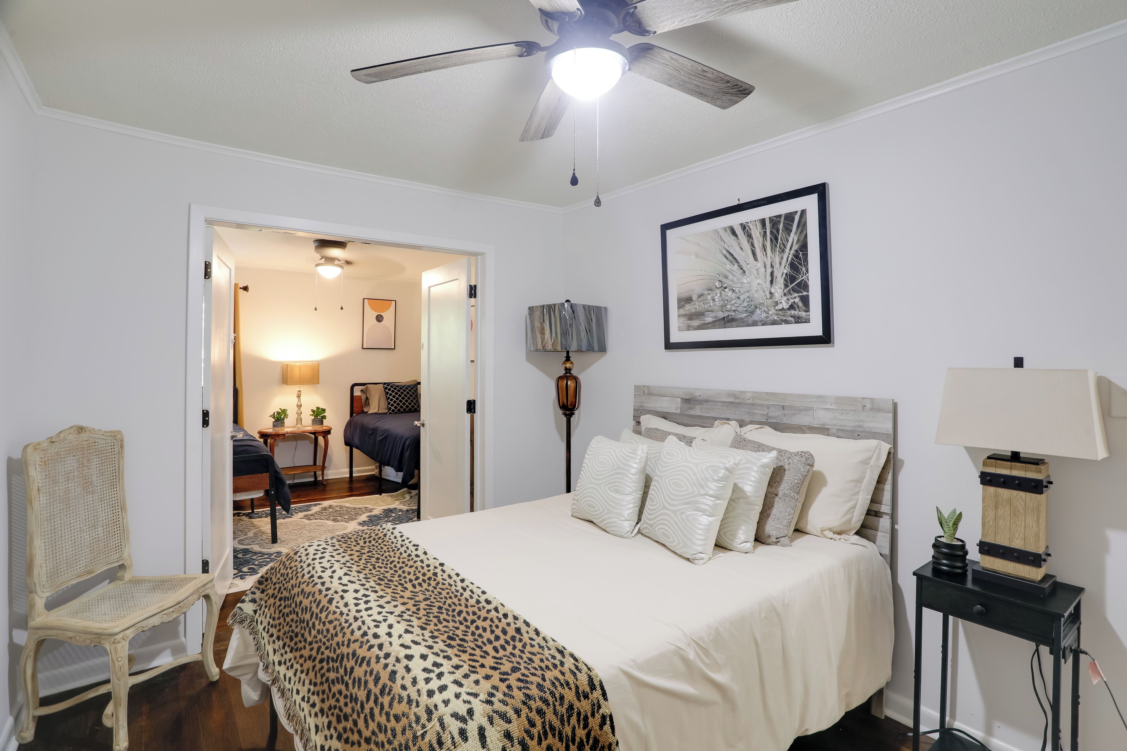 3 bedrooms, desk, iron/ironing board, internet