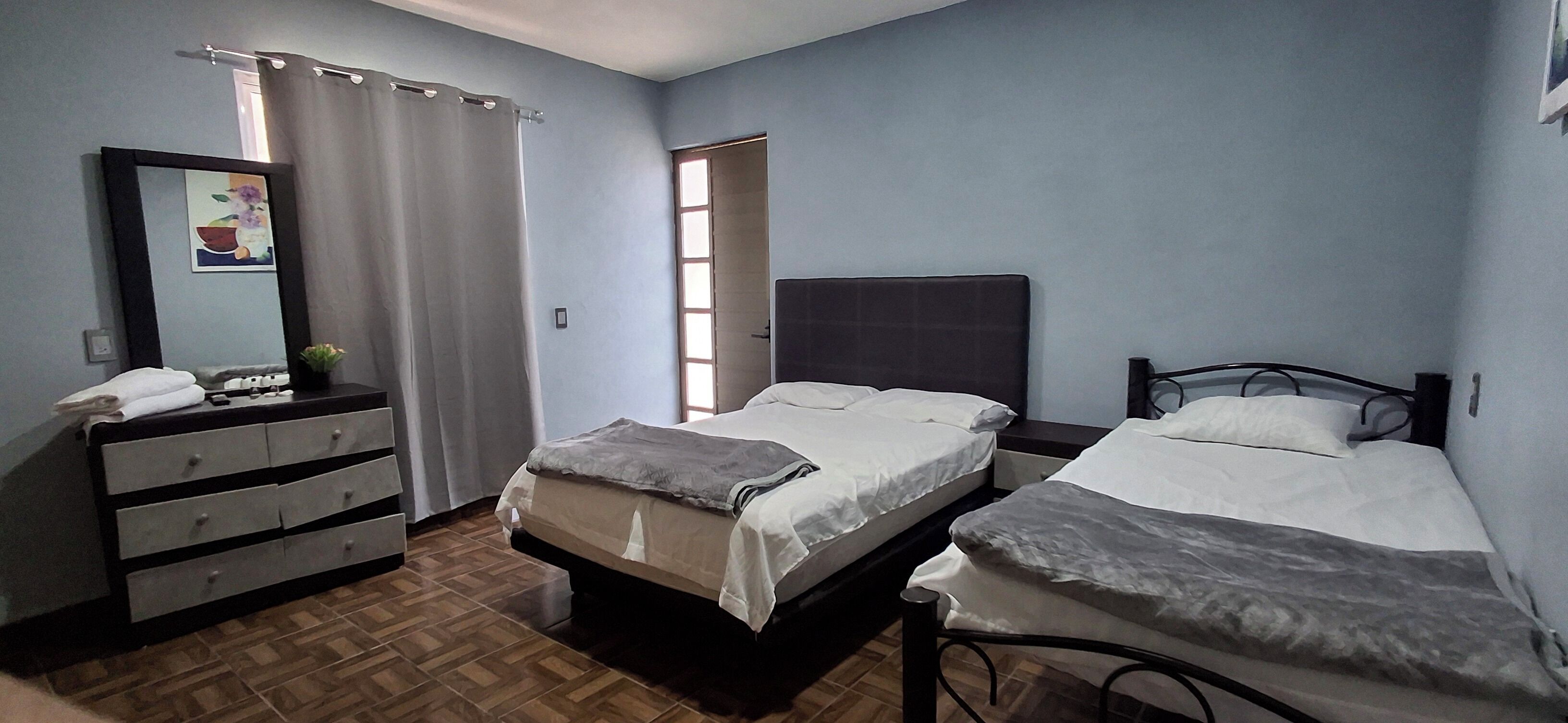 Comfort trippelrum | Skrivbord, arbetsyta för laptop och gratis wi-fi