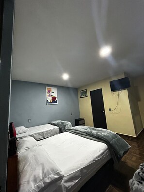 Comfort Triple Room | Desk, laptop workspace, free WiFi - La Cabaña Hotel (Teotihuacan)