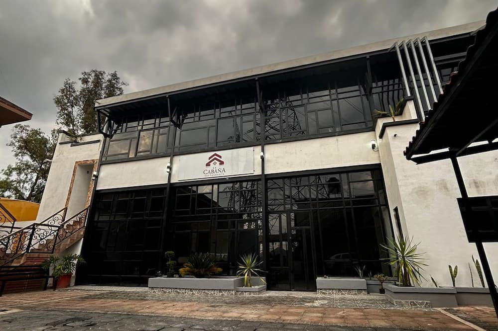 La Cabaña Hotel