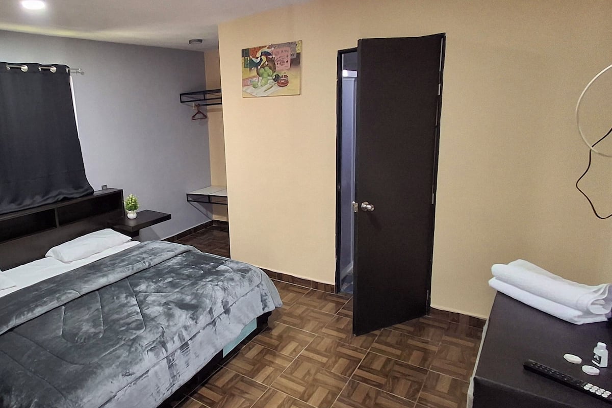 Habitación Confort | Escritorio, espacio para trabajar con un portátil, wifi gratis