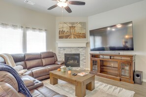 TV, fireplace