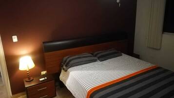 2 makuuhuonetta, silitysrauta/-lauta, Wi-Fi, vuodevaatteet