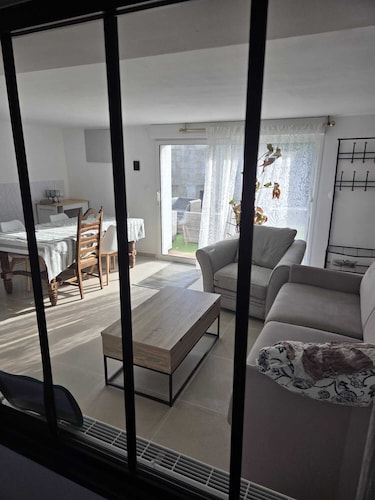 Apartment at the foot of the vineyards with a garden, 10 minutes from Reims