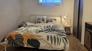 2 bedrooms, desk, travel cot, free WiFi - Apartment at the foot of the vineyards with a garden, 10 minutes from Reims (Mailly-Champagne)