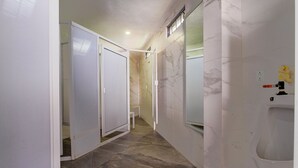 A narrow hallway with a marble wall, a white door, and a tiled floor. - House with Terrace & Pool in Coyula (Tonala)