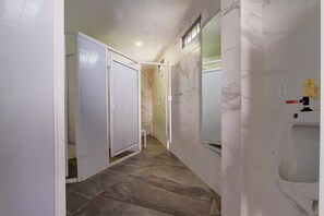 Family Cottage | Bathroom - House with Terrace & Pool in Coyula (Tonala)