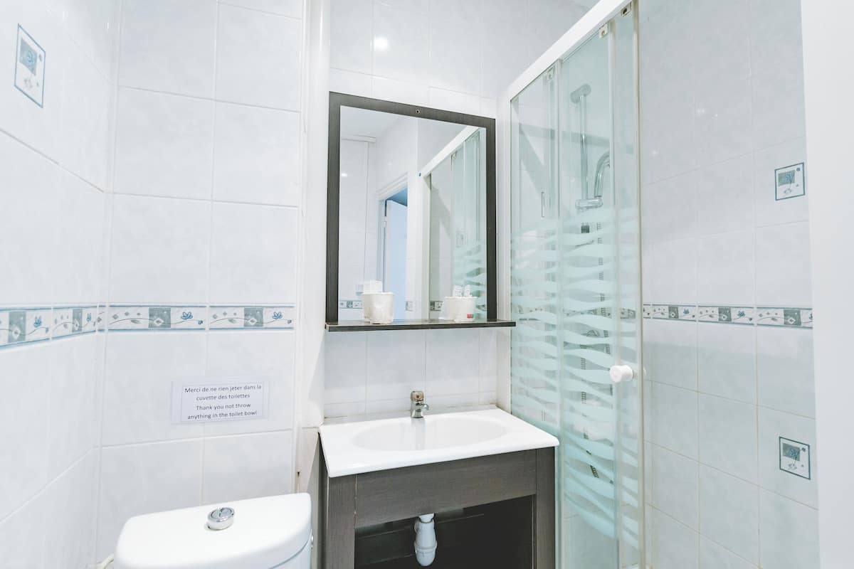 Habitación Confort doble, vistas al puerto | Baño