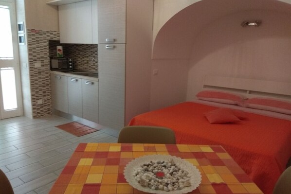 1 chambre, fer et planche à repasser, Wi-Fi, literie fournie