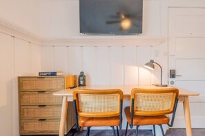 Interior - Broadway 10 -Affordable Private Studio (Redondo Beach)