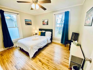 2 bedrooms, iron/ironing board, WiFi, bed sheets - Walk to Lee Univ • King Bed • Historic Downtown (Cleveland)